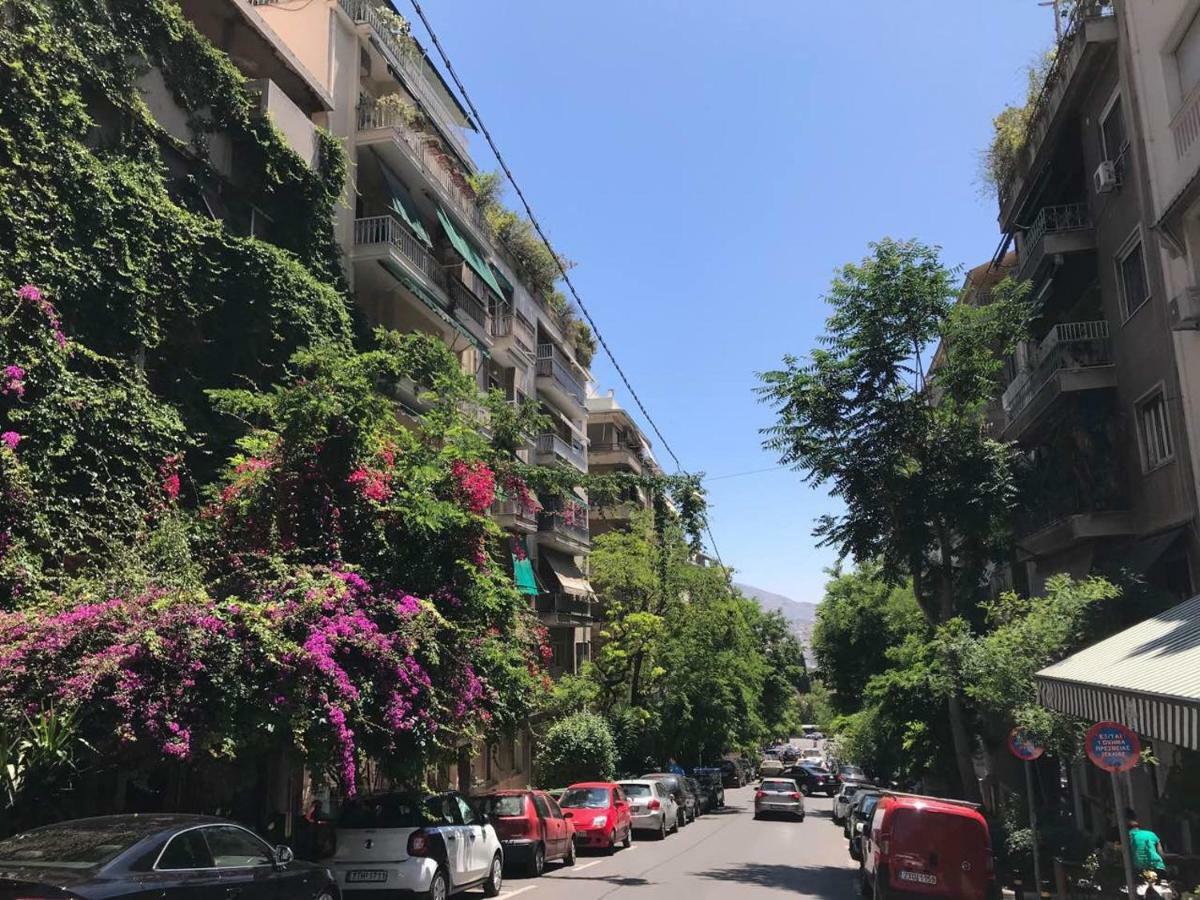Oasis veranda under columns.Kolonaki embassy area. Atenas Exterior foto